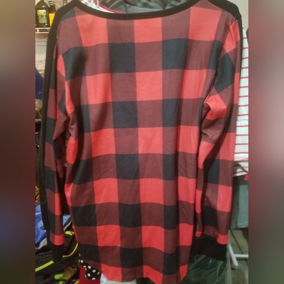 Black and red buffalo checked tshirt. 2XL. Never worn. - Picture 2 of 2